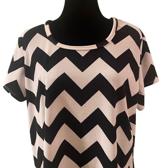 American City Wear Black and White Chevron Sheath Dress Size 2XL - Picture 2 of 10